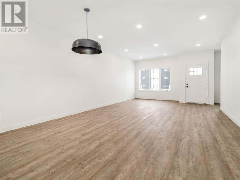 359 9 Street — Fort Macleod, Alberta - Photo 3 of 36