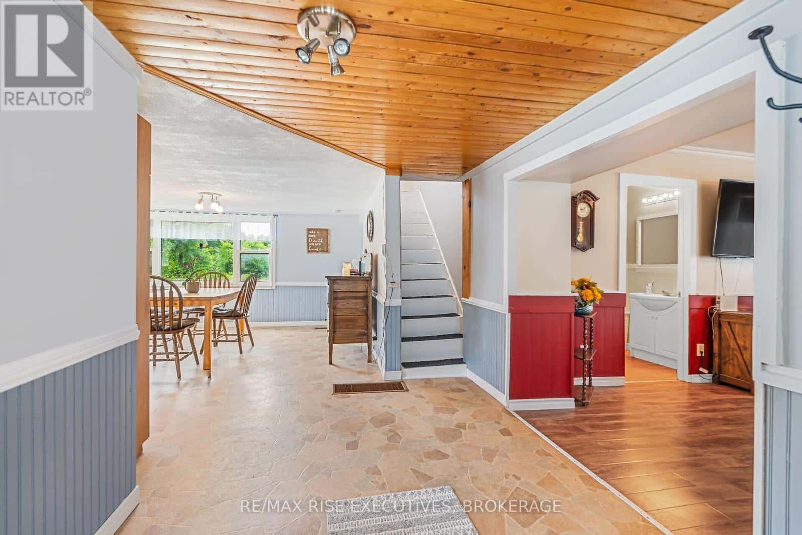 251 BRIAR HILL ROAD — Leeds and the Thousand Islands, Ontario - Photo 4 of 48