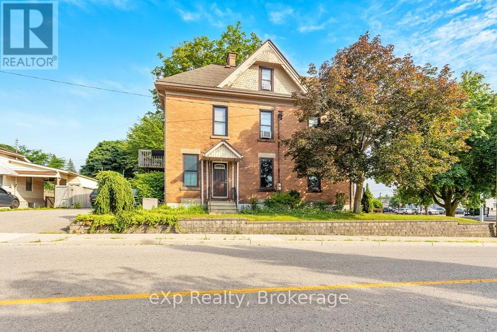 22 HARVEY STREET — Tillsonburg, Ontario - Main photo