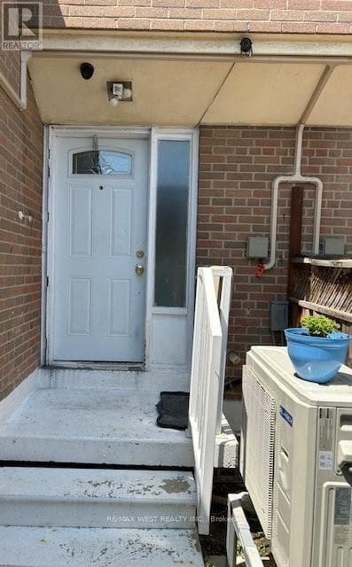 161 - 252 JOHN GARLAND BOULEVARD — Toronto (West Humber-Clairville), Ontario - Main photo