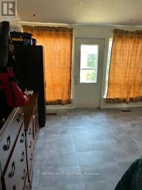 161 - 252 JOHN GARLAND BOULEVARD — Toronto (West Humber-Clairville), Ontario - Photo 4 of 11