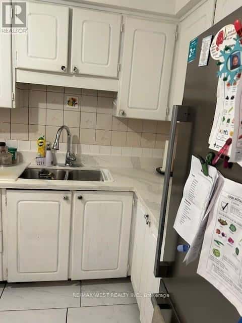 161 - 252 JOHN GARLAND BOULEVARD — Toronto (West Humber-Clairville), Ontario - Photo 5 of 11