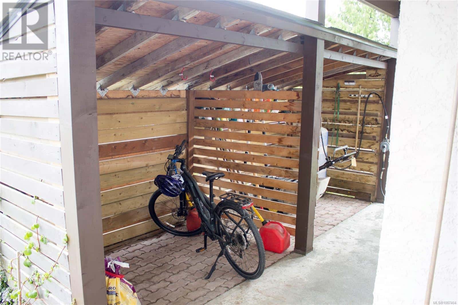 2141 Camosun Cres — Port McNeill, British Columbia - Photo 3 of 47