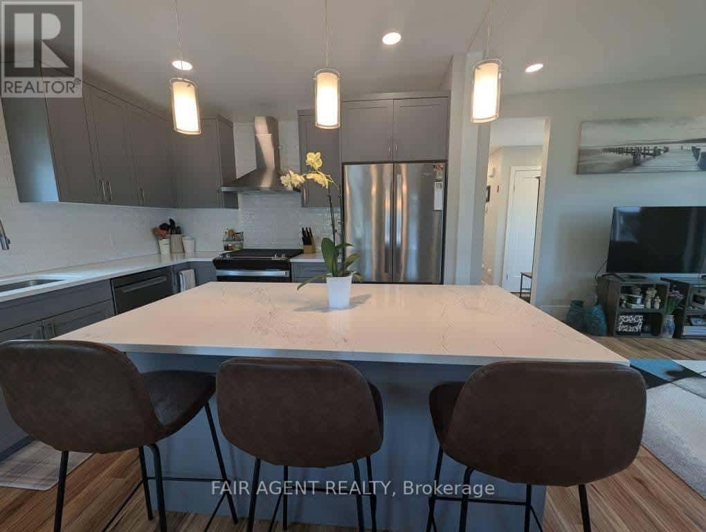 1411 - 5007 ON-21 HIGHWAY — Saugeen Shores, Ontario - Photo 5 of 21