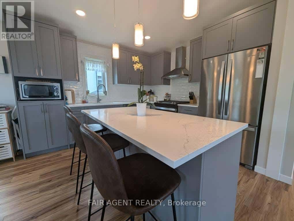 1411 - 5007 ON-21 HIGHWAY — Saugeen Shores, Ontario - Photo 4 of 21