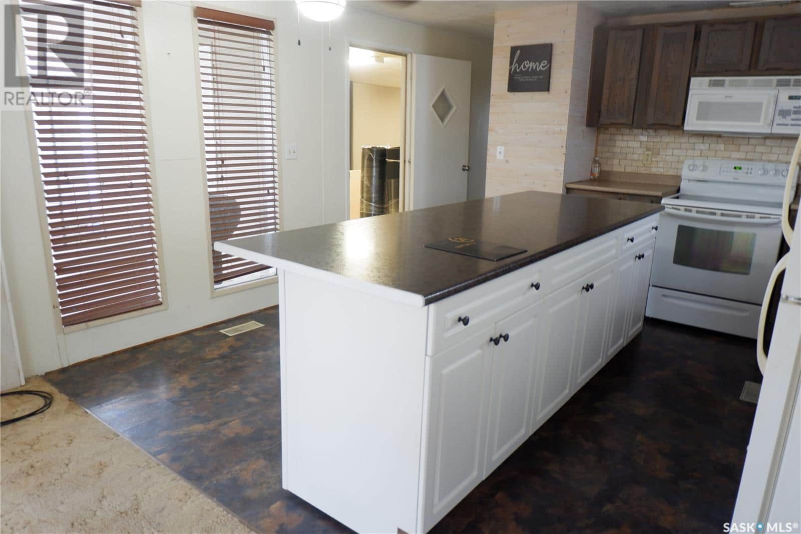 67 Sunrise ESTATES - Photo 4 of 32, Assiniboia, Saskatchewan