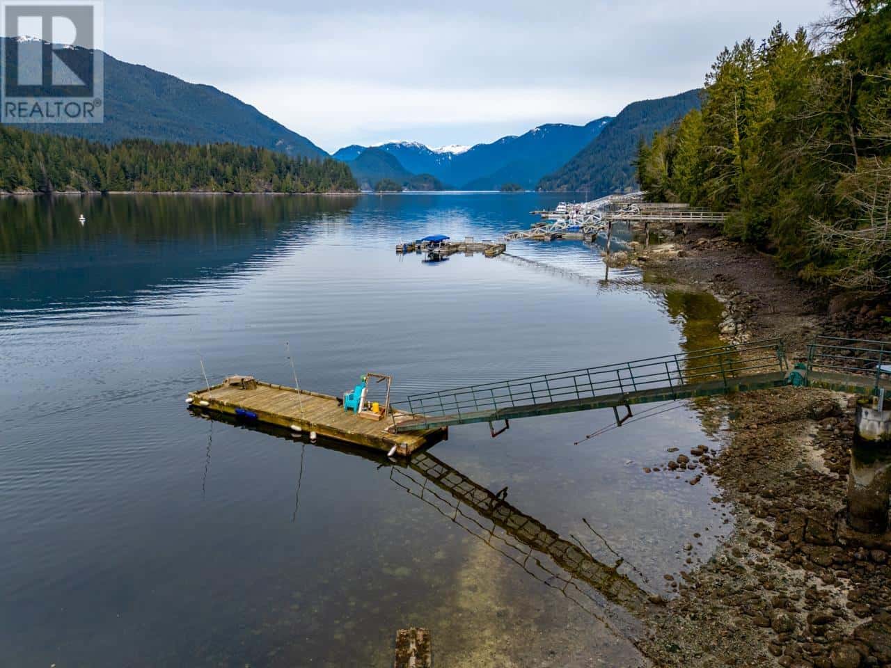 3944 MARINE AVENUE — Belcarra, British Columbia - Photo 4 of 40