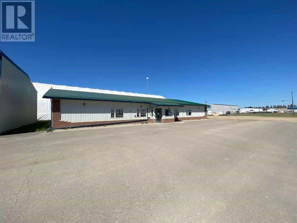 6701 & 6705 44 Avenue — Ponoka, Alberta - Photo 3 of 38