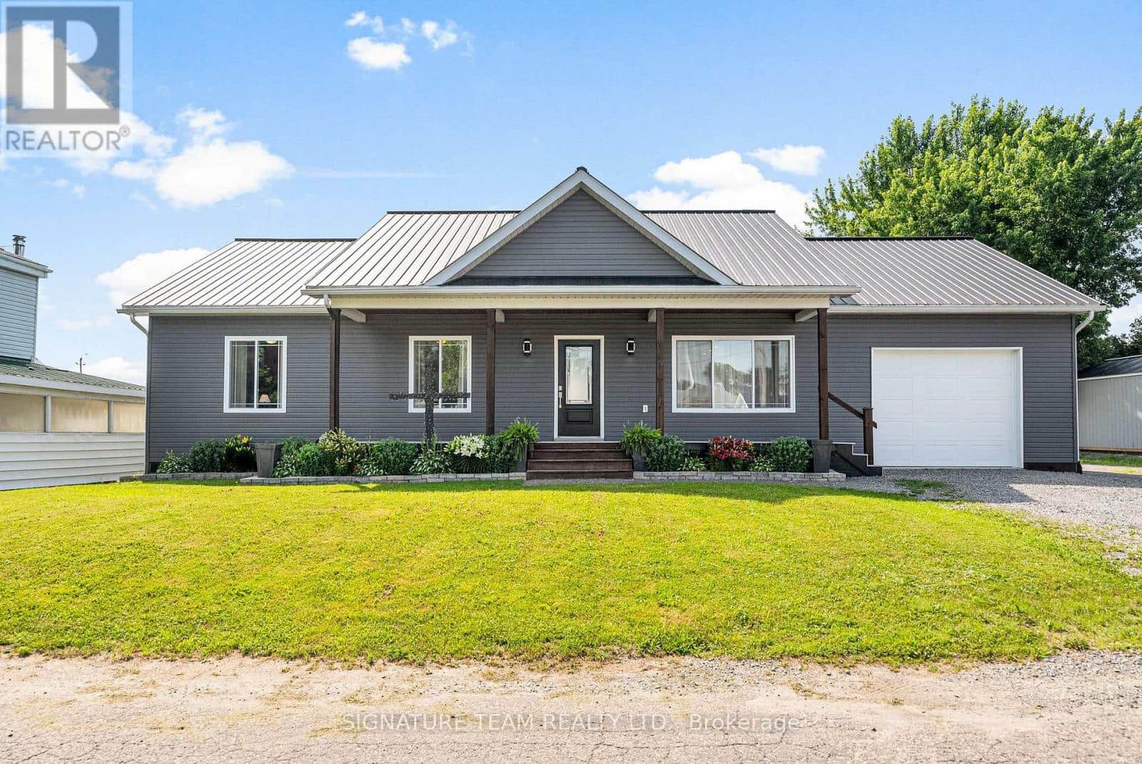 17 MEADOW STREET - Photo 2 of 48, Whitewater Region, Ontario