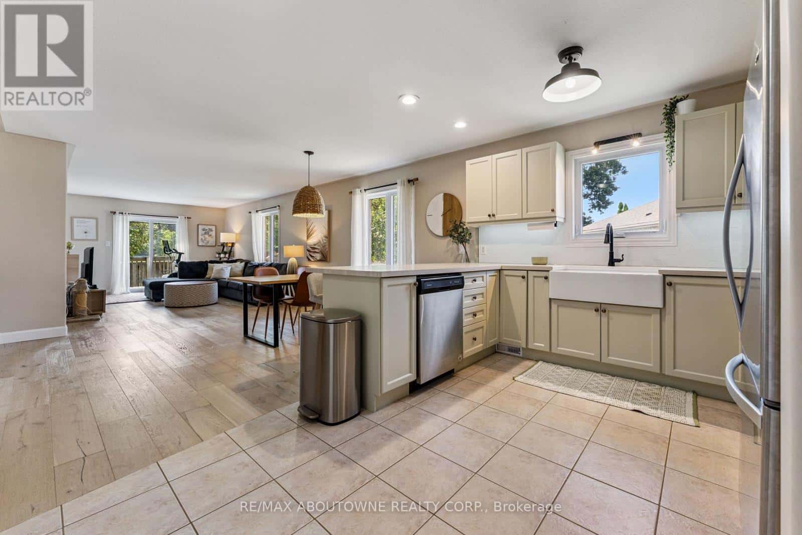 66 BRIDGEWATER COURT — Welland (N. Welland), Ontario - Photo 5 of 29