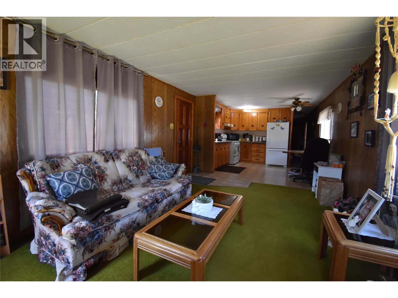 159 SCHULTE Crescent — Castlegar, British Columbia - Photo 2 of 28