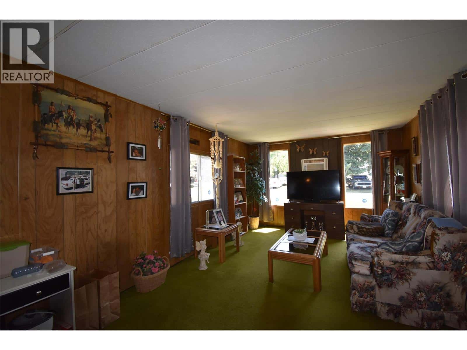 159 SCHULTE Crescent — Castlegar, British Columbia - Photo 4 of 28