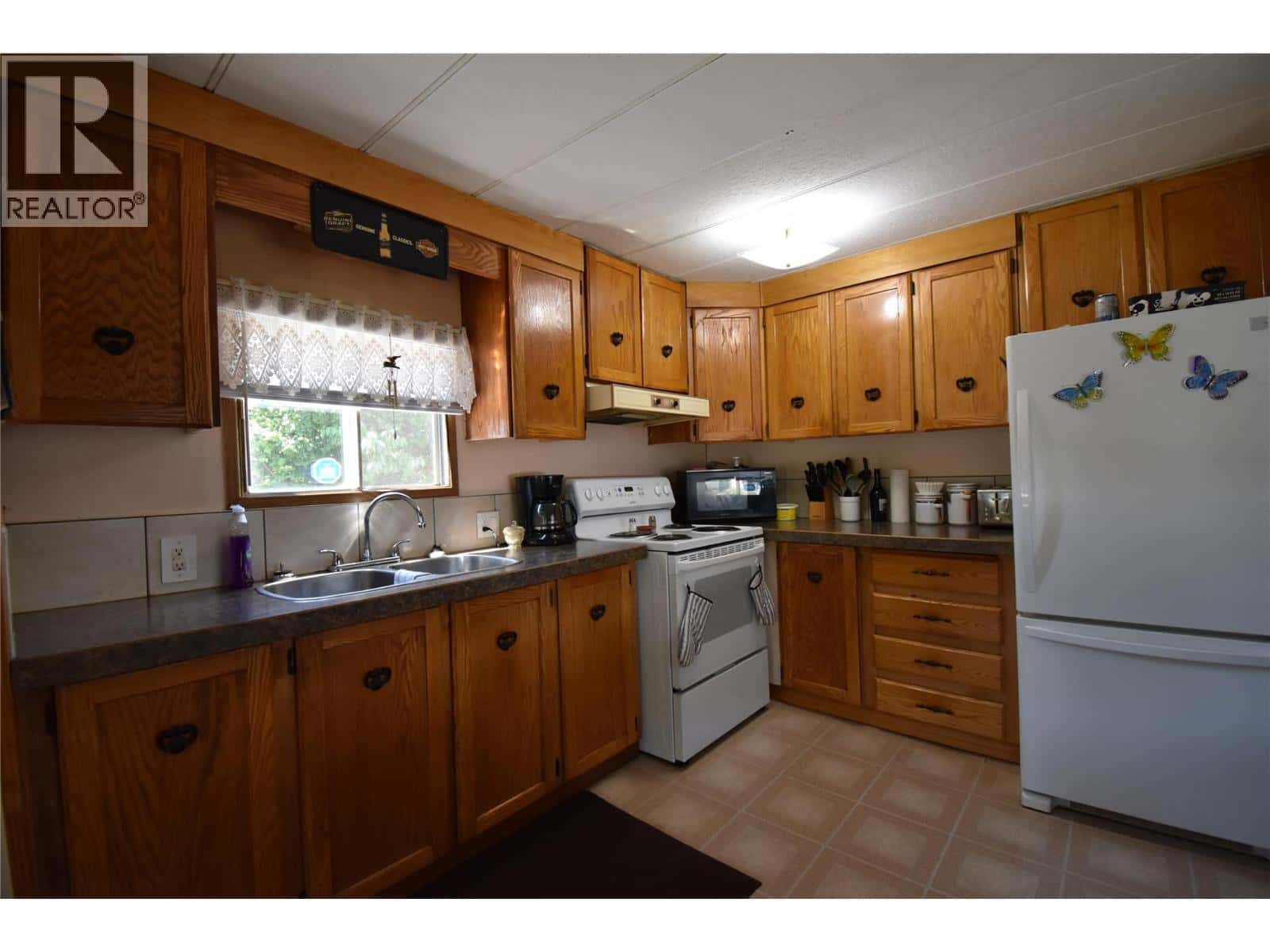 159 SCHULTE Crescent — Castlegar, British Columbia - Photo 5 of 28