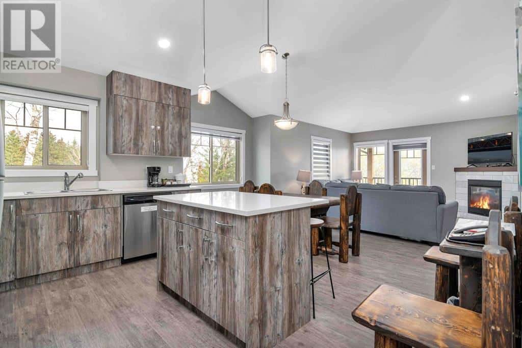 709/710, 401 4 Street — Rural Cypress County, Alberta - Photo 4 of 45