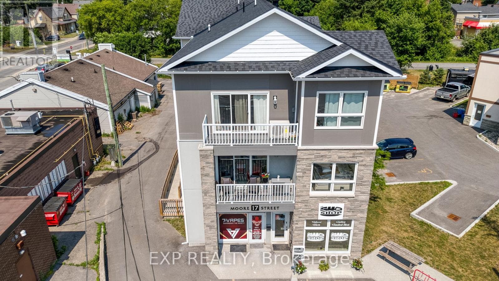 17 MOORE STREET — Carleton Place, Ontario - Main photo