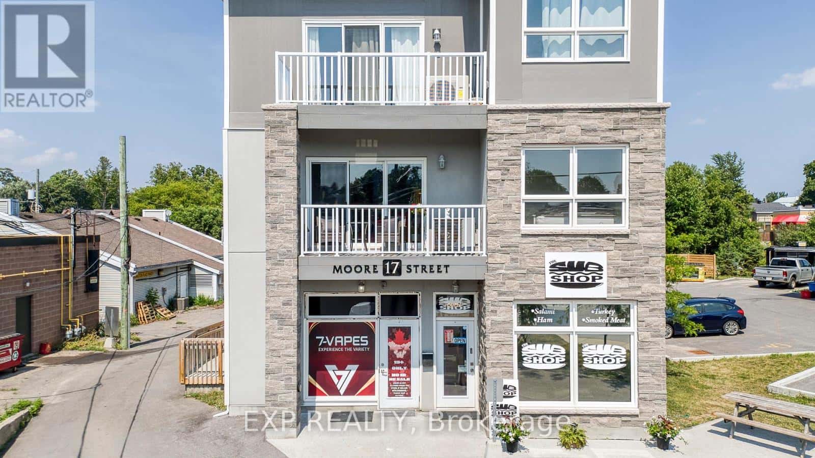 17 MOORE STREET — Carleton Place, Ontario - Photo 2 of 18