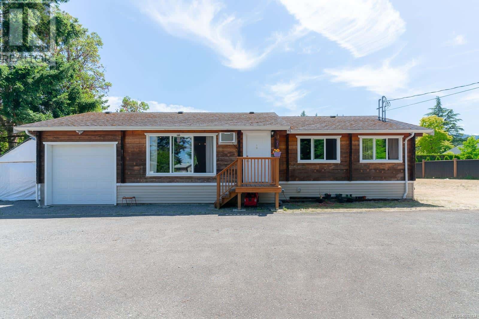 7425 Lantzville Rd — Lantzville, British Columbia - Photo 2 of 35