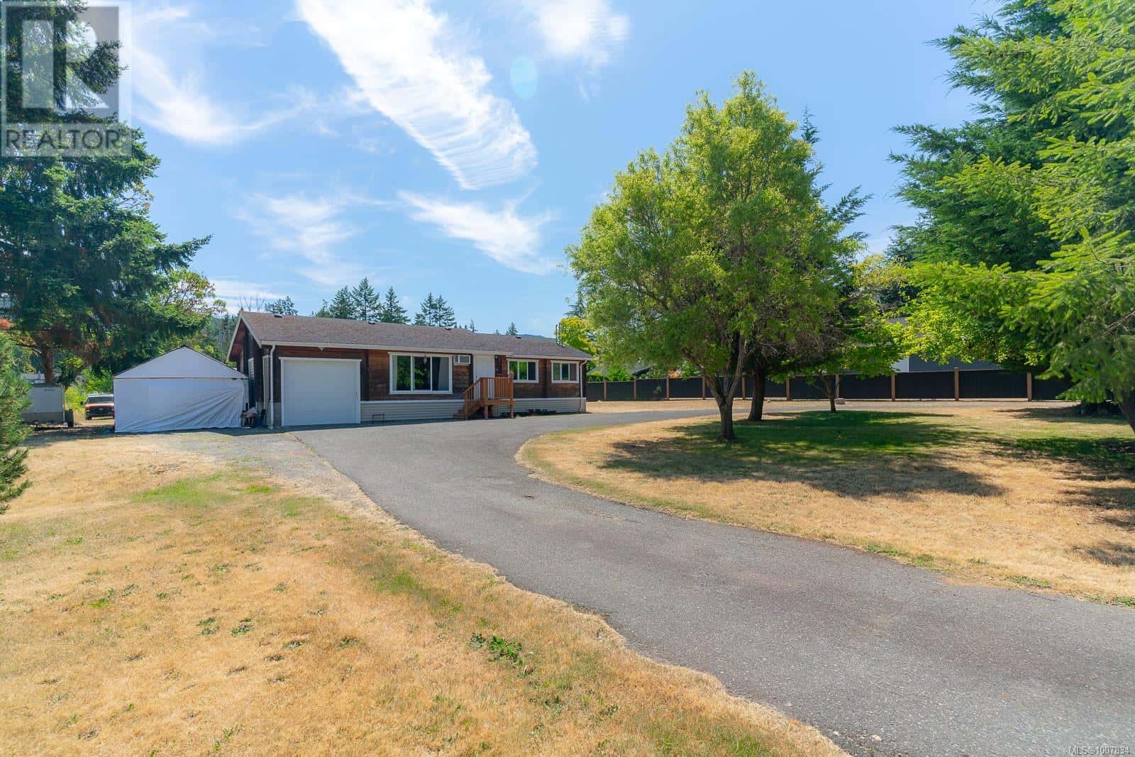 7425 Lantzville Rd — Lantzville, British Columbia - Photo 4 of 35