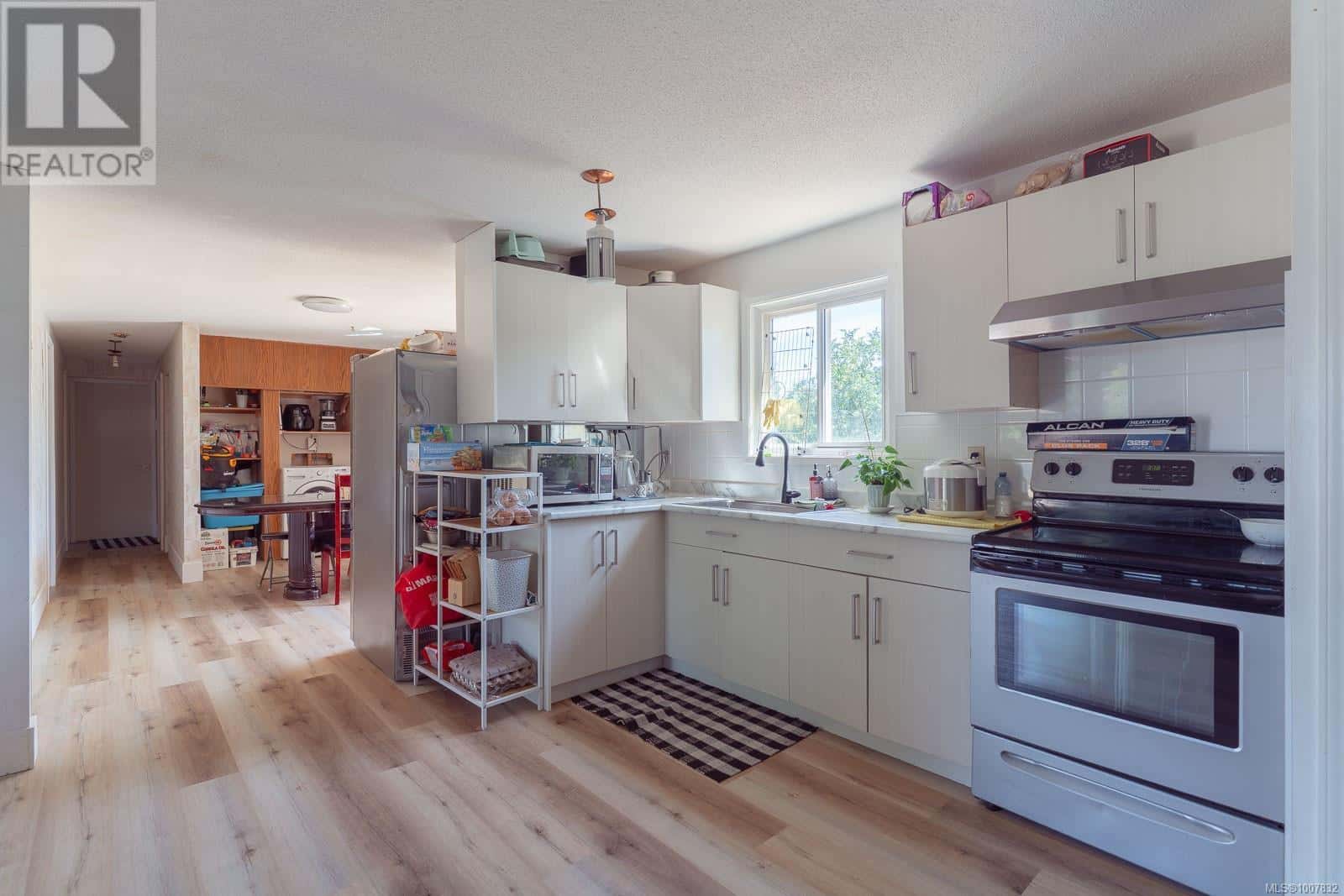 7405 Lantzville Rd — Lantzville, British Columbia - Photo 5 of 39