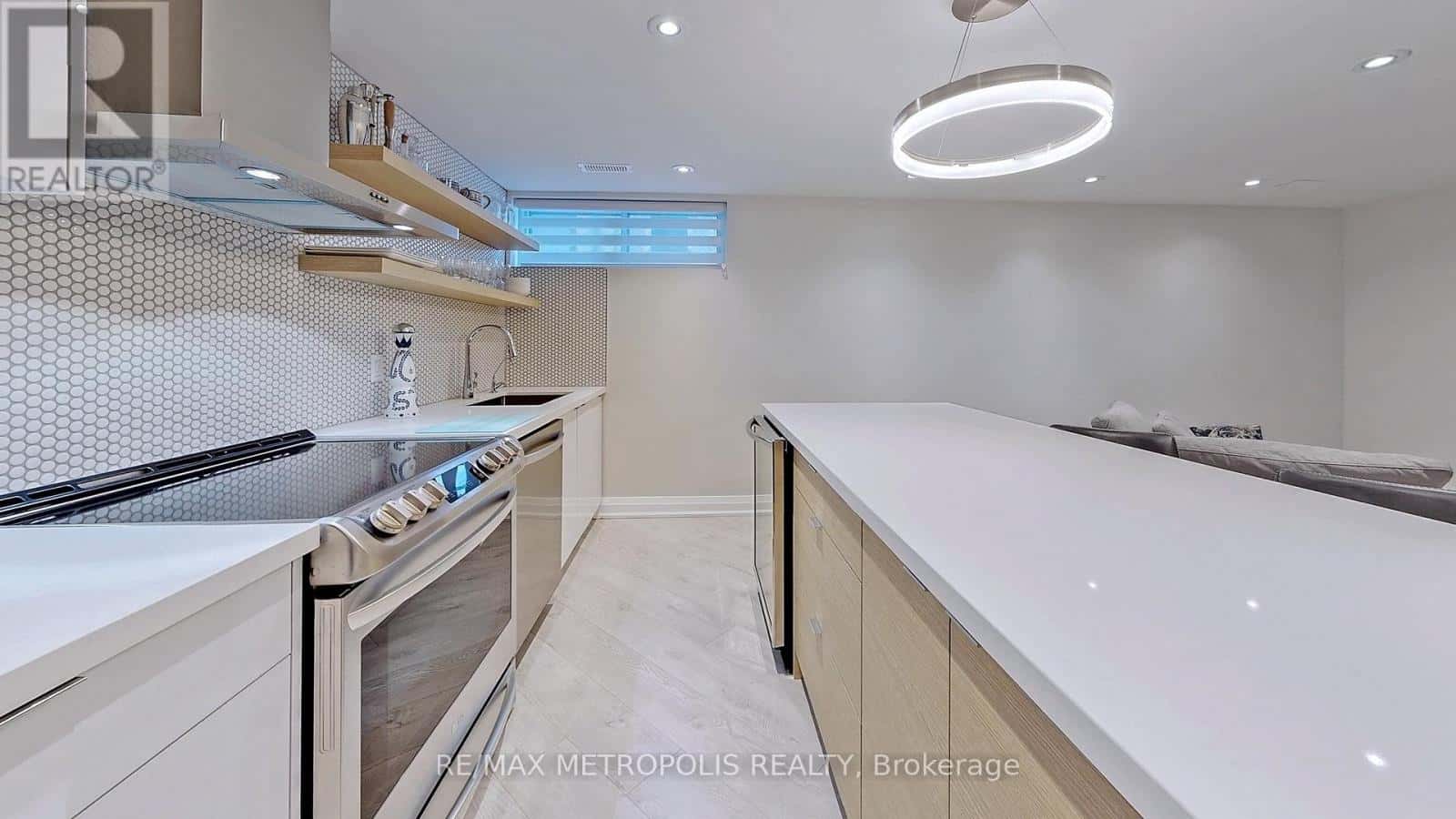 20 KNOX AVENUE — Toronto (Humber Summit), Ontario - Photo 4 of 10