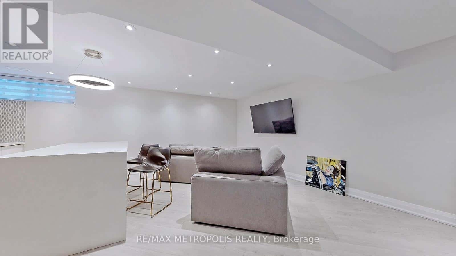 20 KNOX AVENUE — Toronto (Humber Summit), Ontario - Photo 5 of 10