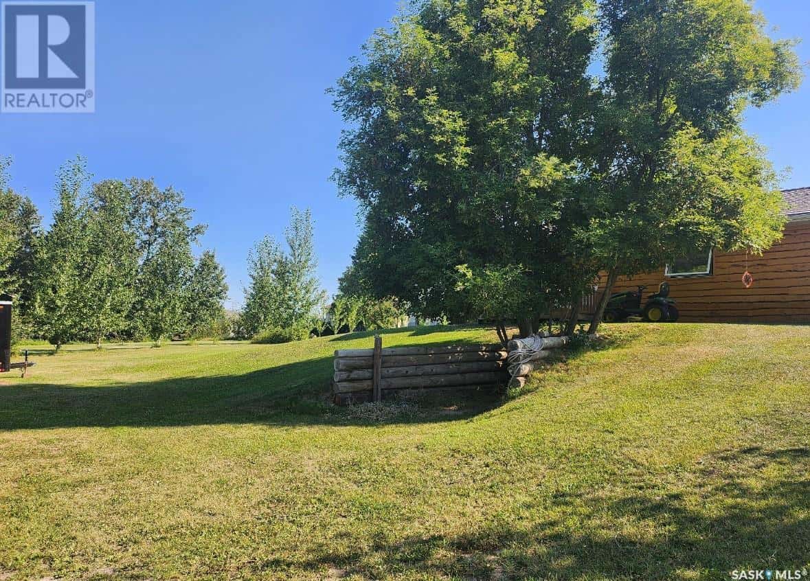 112 3rd AVENUE S — Big River, Saskatchewan - Photo 3 of 39