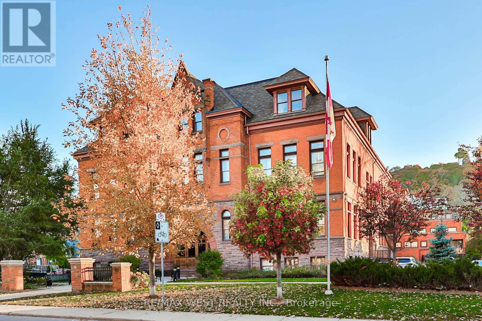 318 - 200 STINSON STREET — Hamilton (Stinson), Ontario - Photo 4 of 42