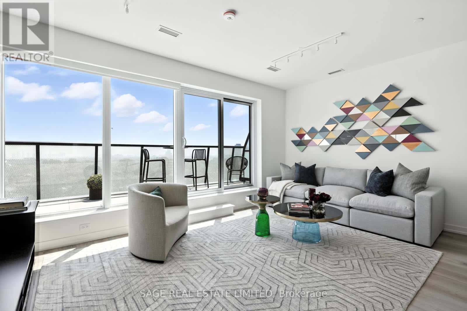 808 - 863 ST CLAIR AVENUE W — Toronto (Wychwood), Ontario - Photo 2 of 27