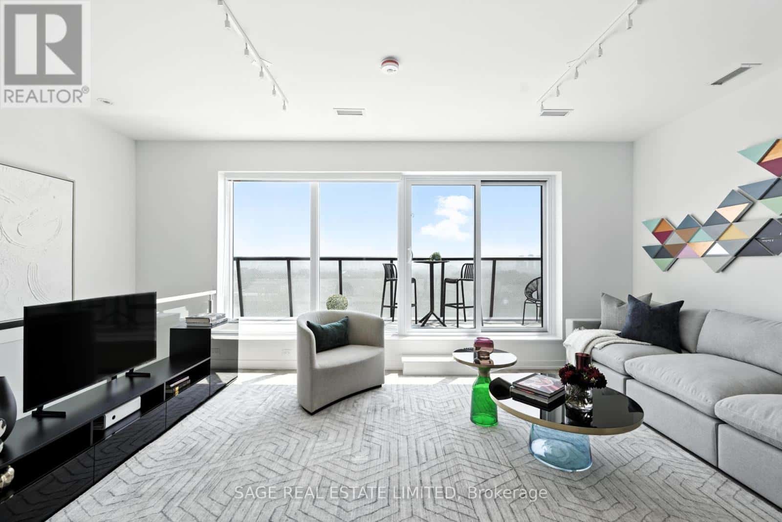 808 - 863 ST CLAIR AVENUE W — Toronto (Wychwood), Ontario - Photo 3 of 27