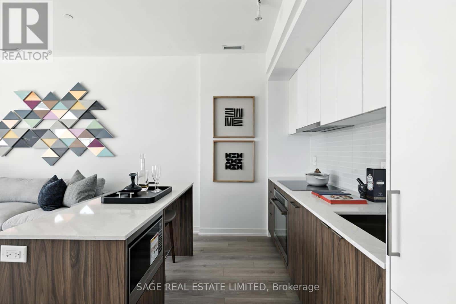 808 - 863 ST CLAIR AVENUE W — Toronto (Wychwood), Ontario - Photo 4 of 27