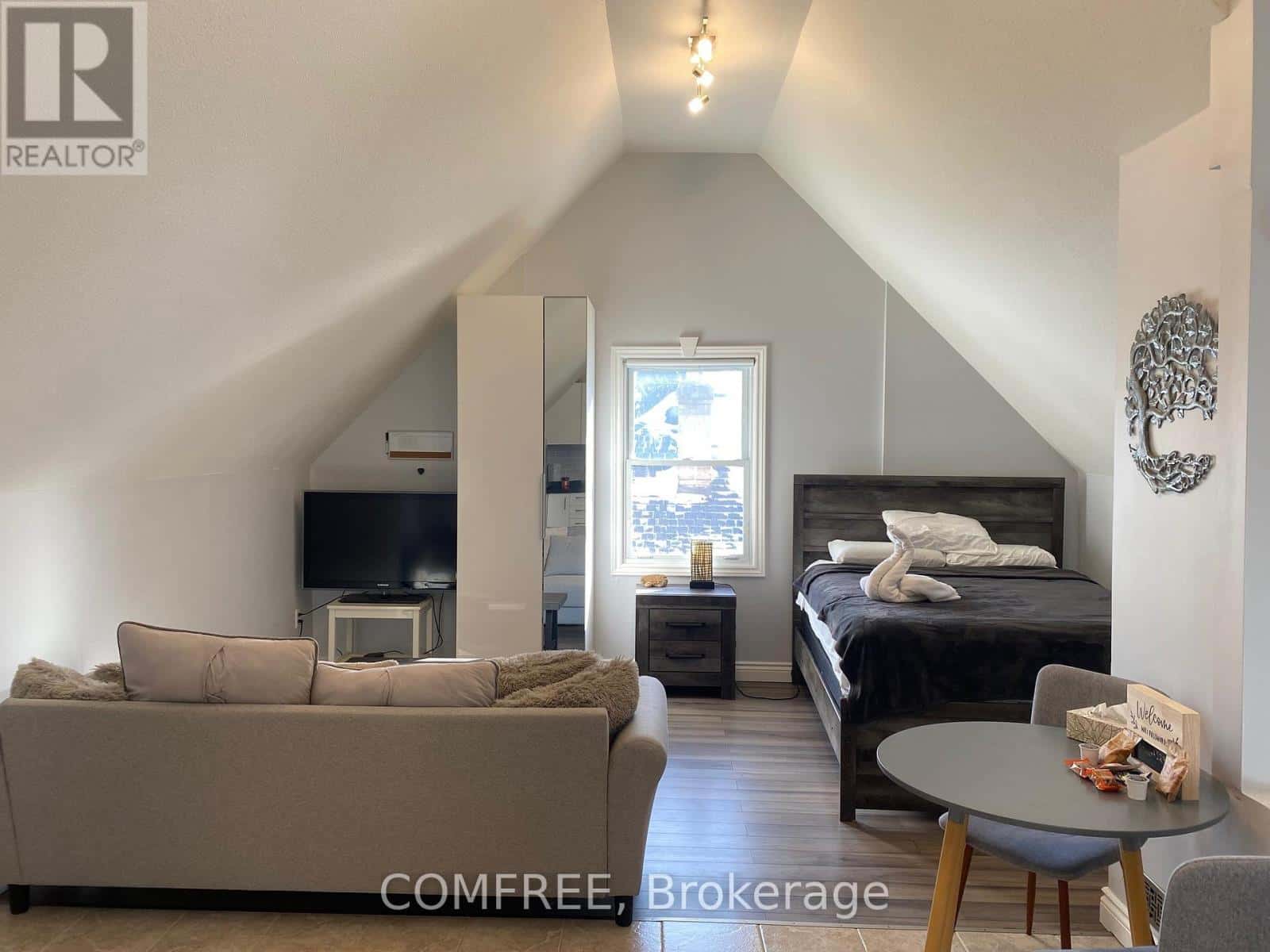 190 RATHOWEN STREET — London North (North N), Ontario - Photo 3 of 34