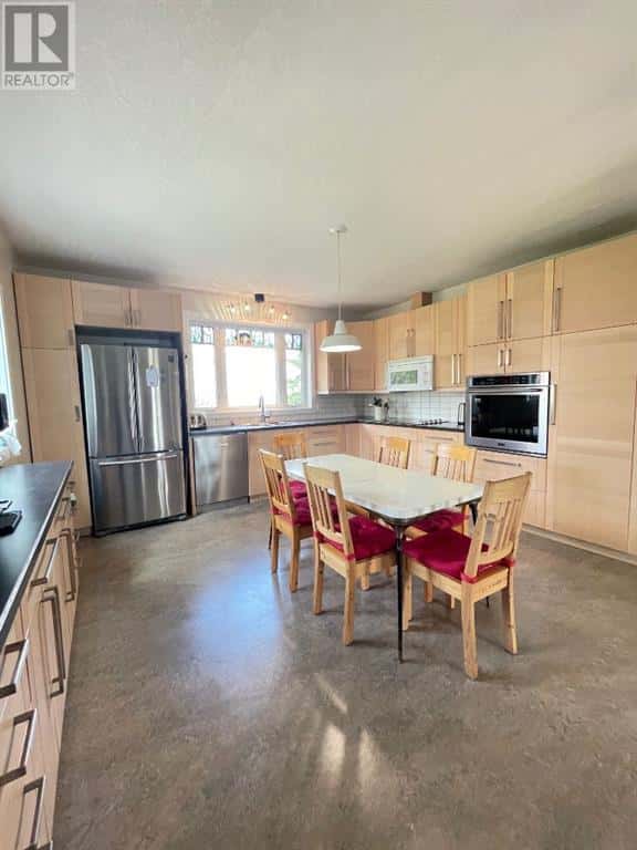 75 Peace River Avenue — Joussard, Alberta - Photo 5 of 43