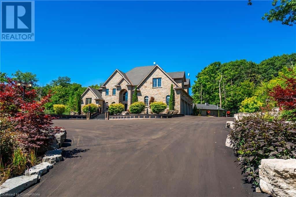 2600 MAPLE Street — Pelham, Ontario - Photo 2 of 42