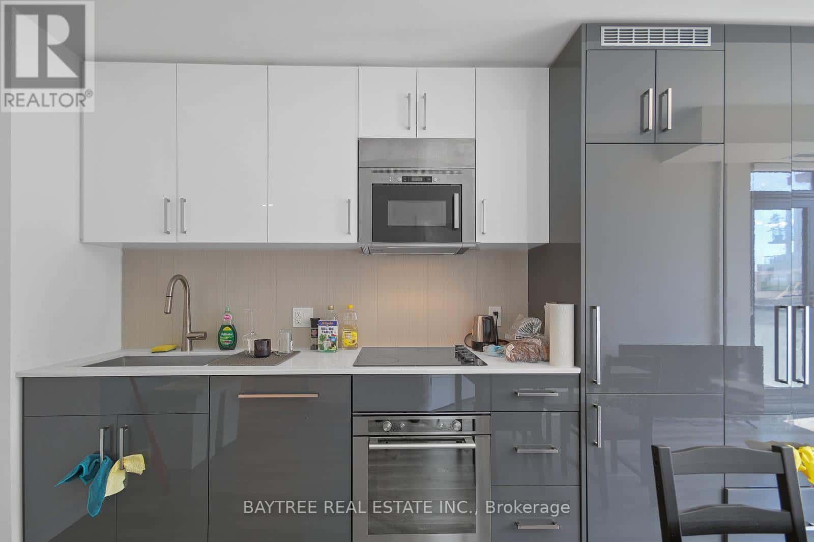 Toronto (Oakwood Village), Ontario — Toronto (Oakwood Village), Ontario - Photo 2 of 23