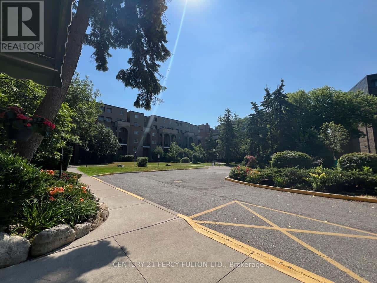 228 - 4005 DON MILLS ROAD — Toronto (Hillcrest Village), Ontario - Photo 3 of 31