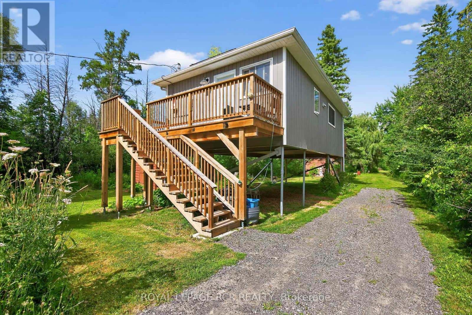 8 MUSTARD STREET — Uxbridge, Ontario - Photo 2 of 50