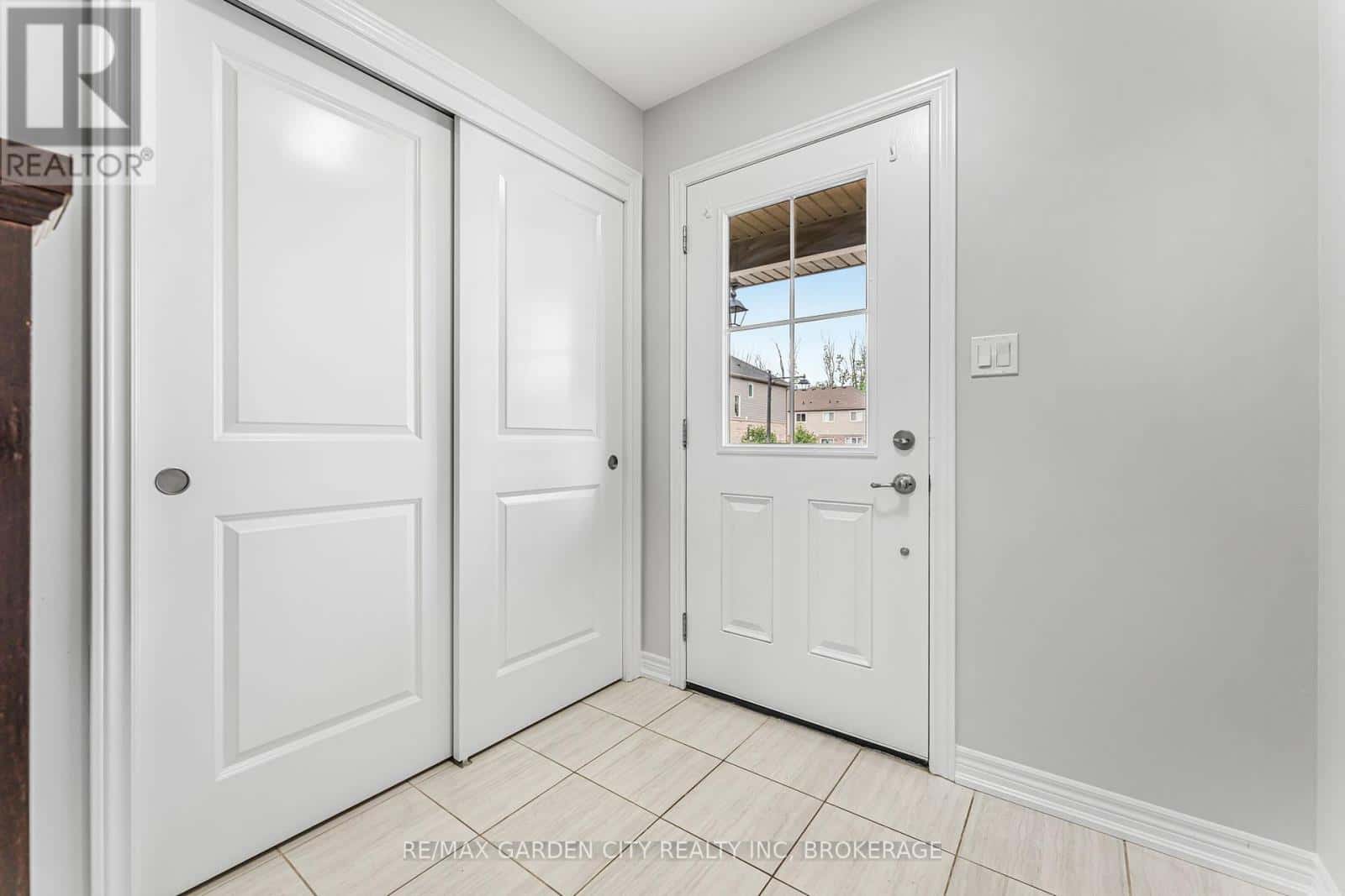 4 - 340 PROSPECT POINT ROAD N — Fort Erie (Ridgeway), Ontario - Photo 5 of 32