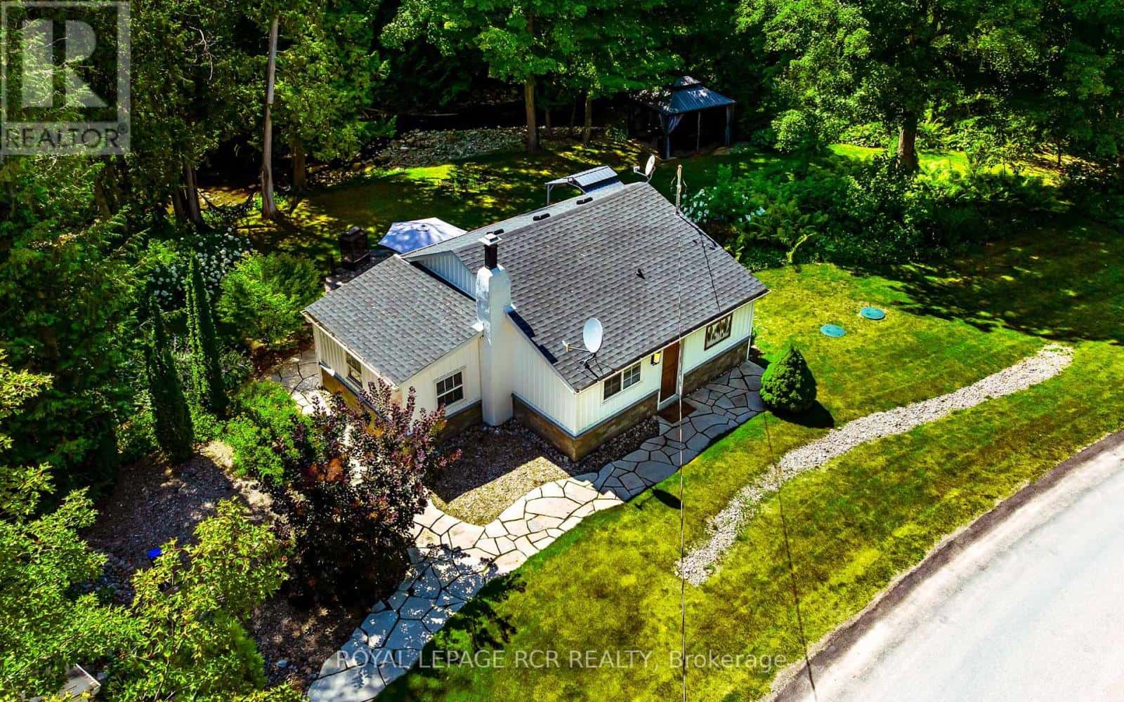 794008 3RD LINE — Mono, Ontario - Photo 2 of 46