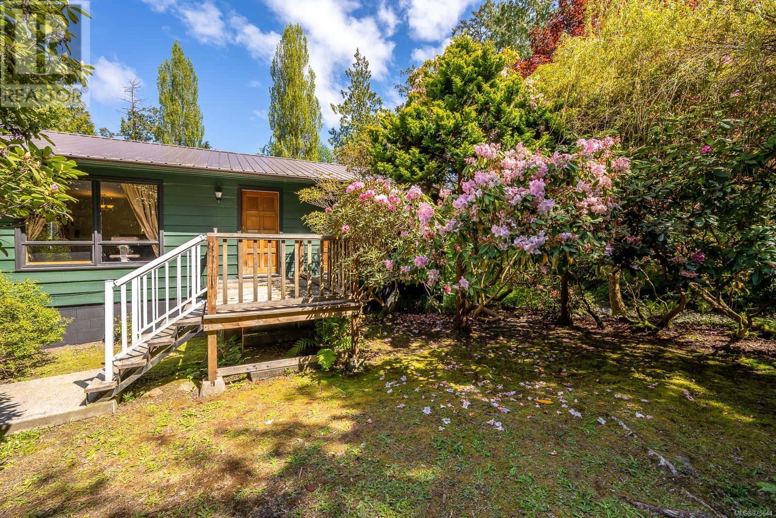 780 Campbell St — Tofino, British Columbia - Photo 4 of 74