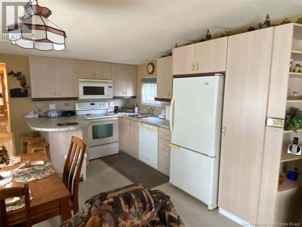 4 Gagnon Avenue — Edmundston, New Brunswick - Photo 3 of 28