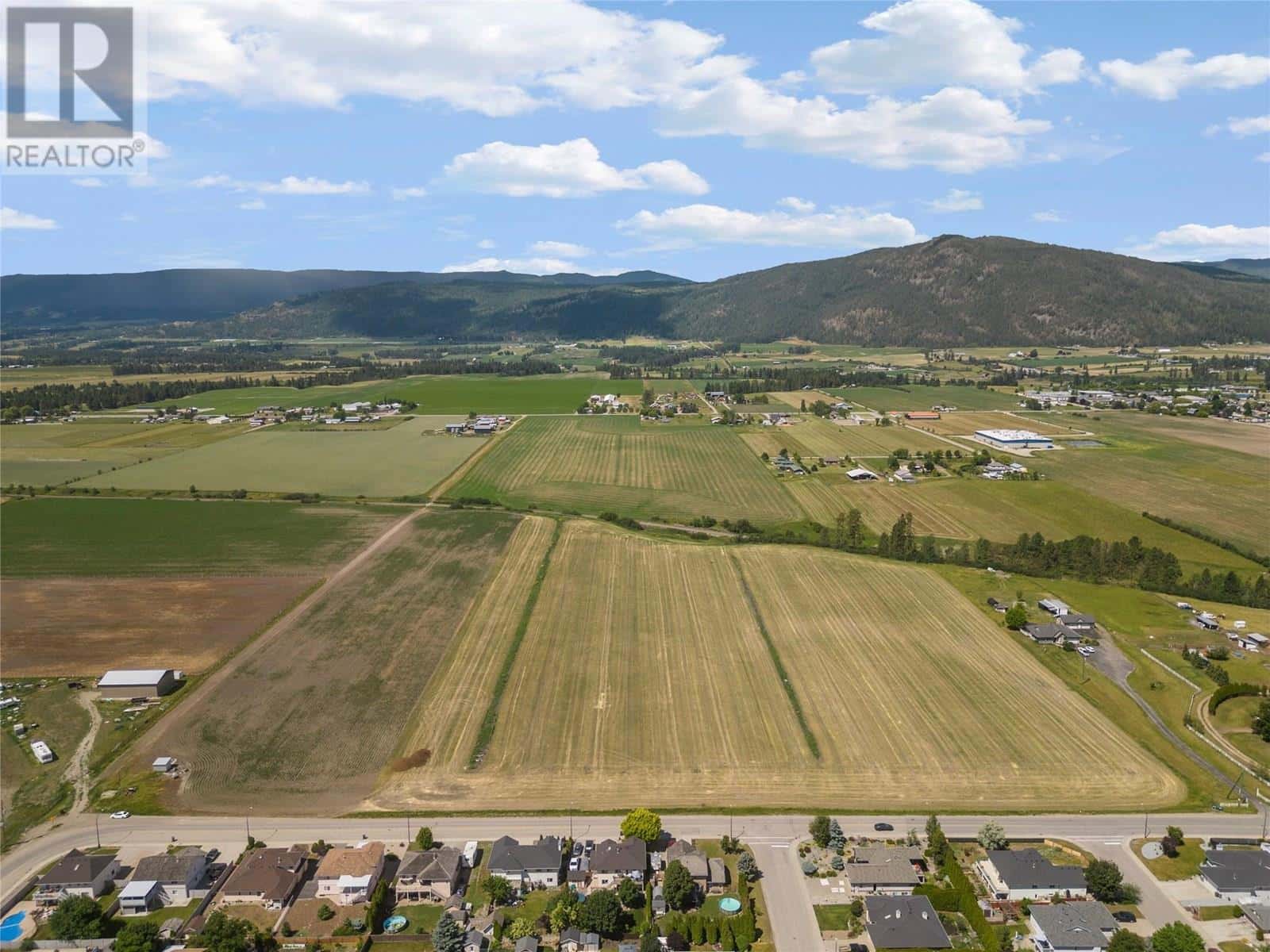 2049 Okanagan Street — Armstrong, British Columbia - Photo 2 of 14