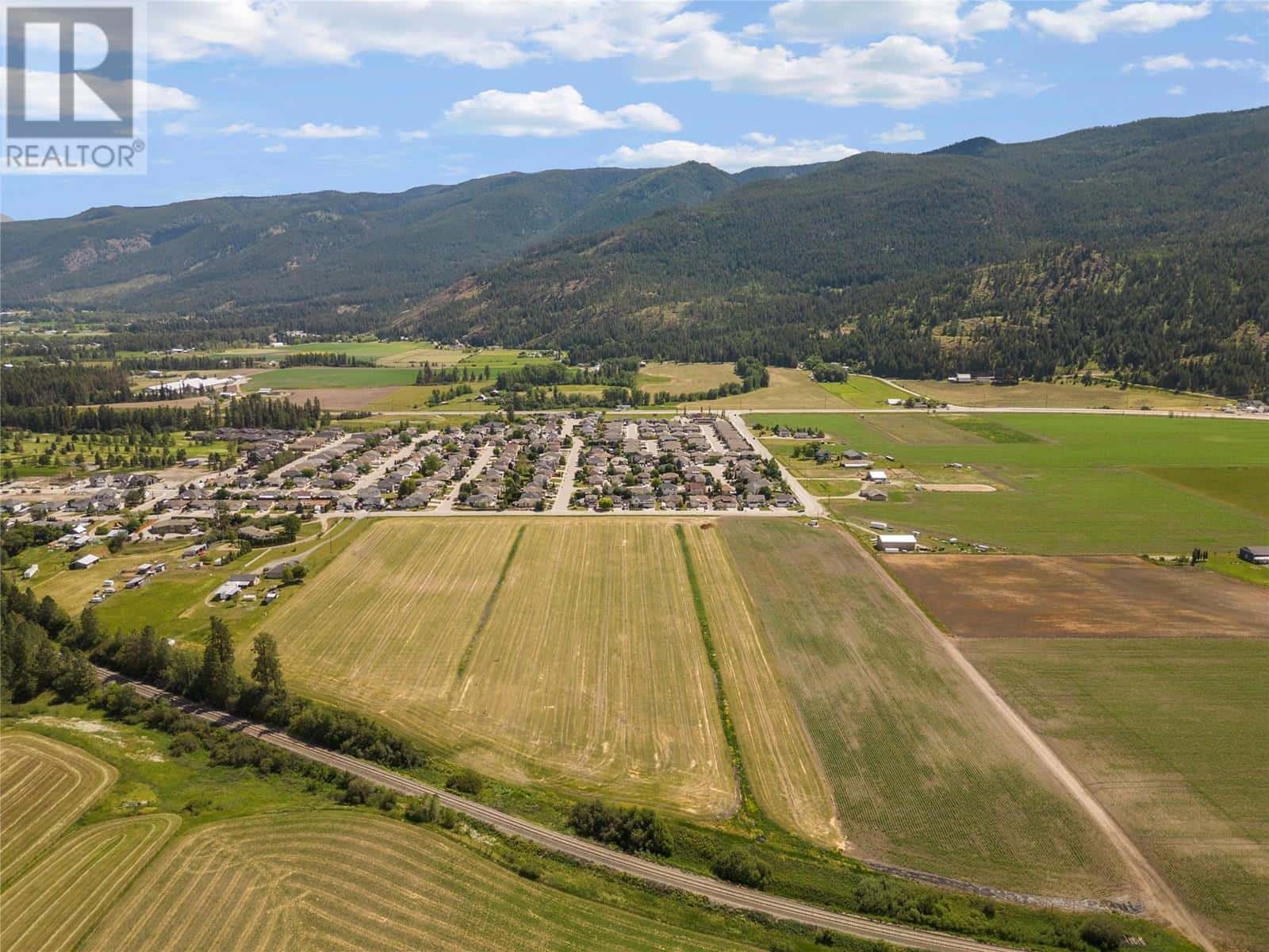 2049 Okanagan Street — Armstrong, British Columbia - Photo 4 of 14