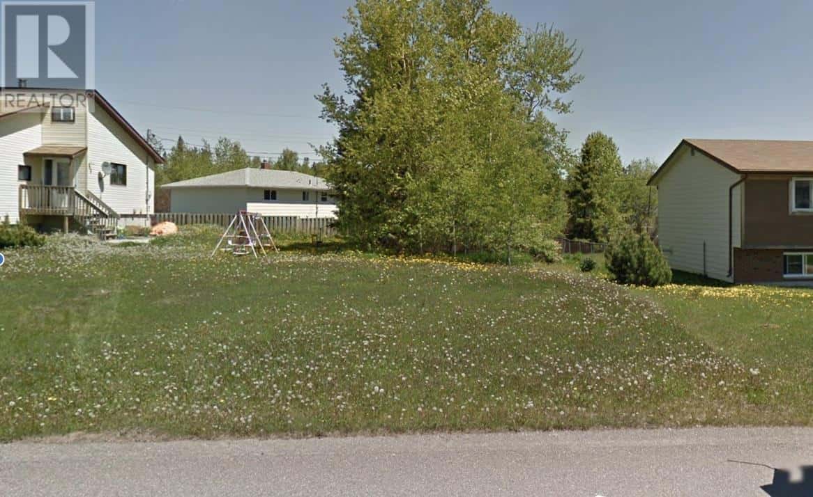 19 Eastgrove CRES — Terrace Bay, Ontario - Photo 2 of 2