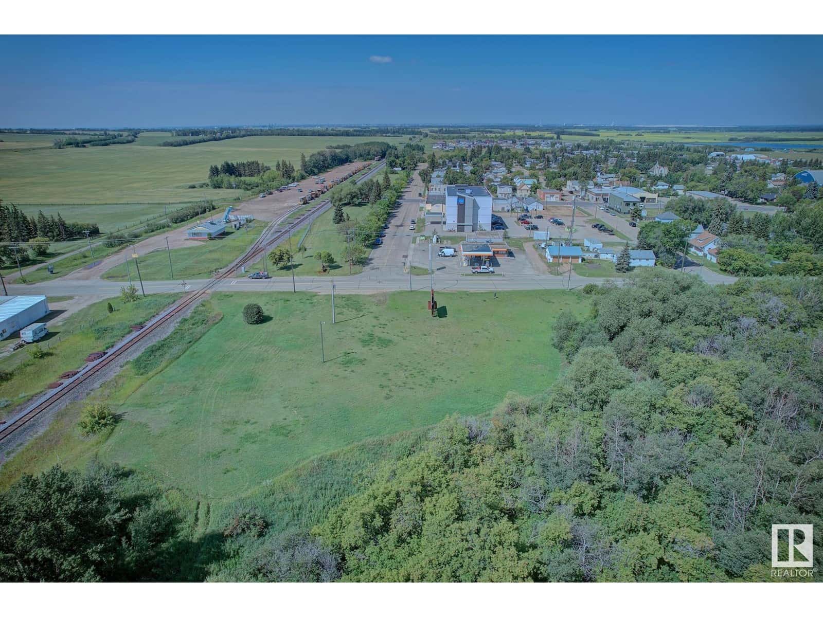 4715 & 4803 48 ST — Bruderheim, Alberta - Photo 4 of 9