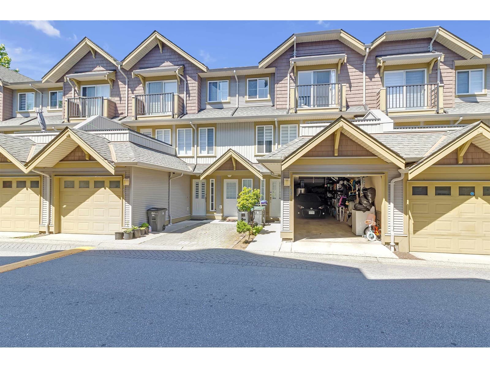 186 12040 68 AVENUE — Surrey, British Columbia - Main photo