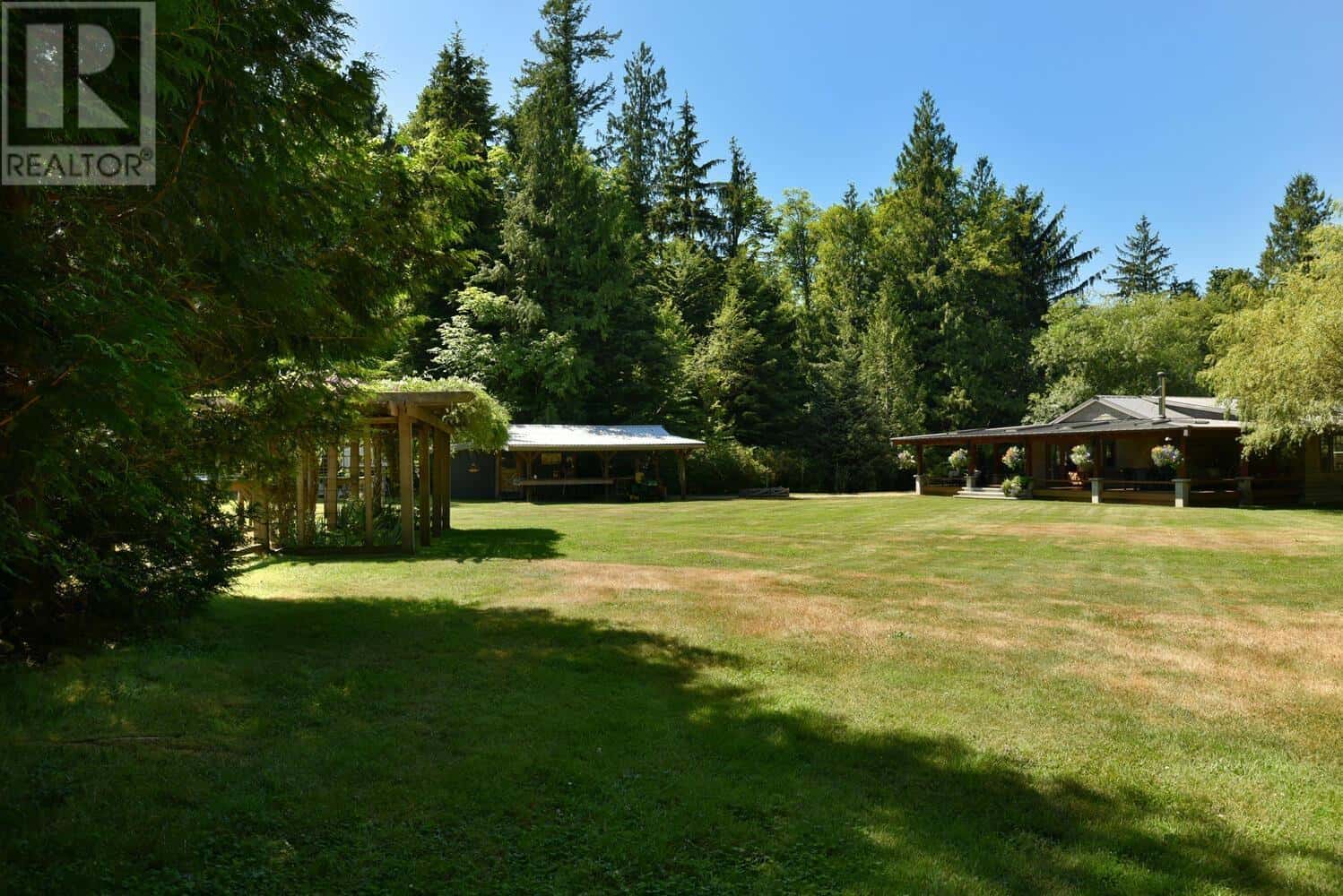 13578 SUNSHINE COAST HIGHWAY — Madeira Park, British Columbia - Photo 2 of 40