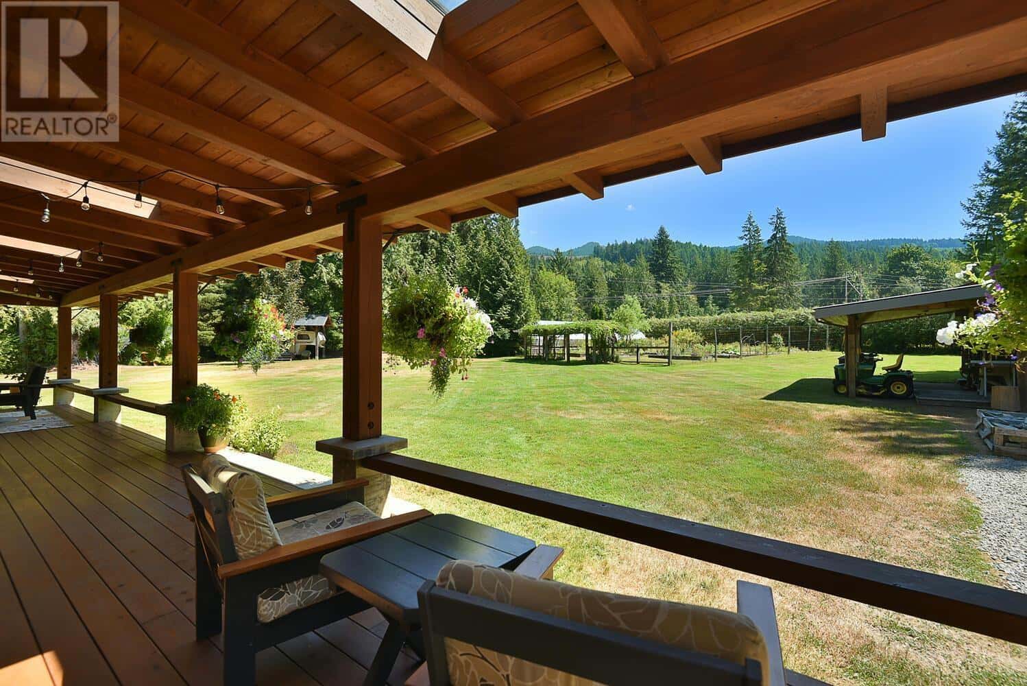 13578 SUNSHINE COAST HIGHWAY — Madeira Park, British Columbia - Photo 3 of 40