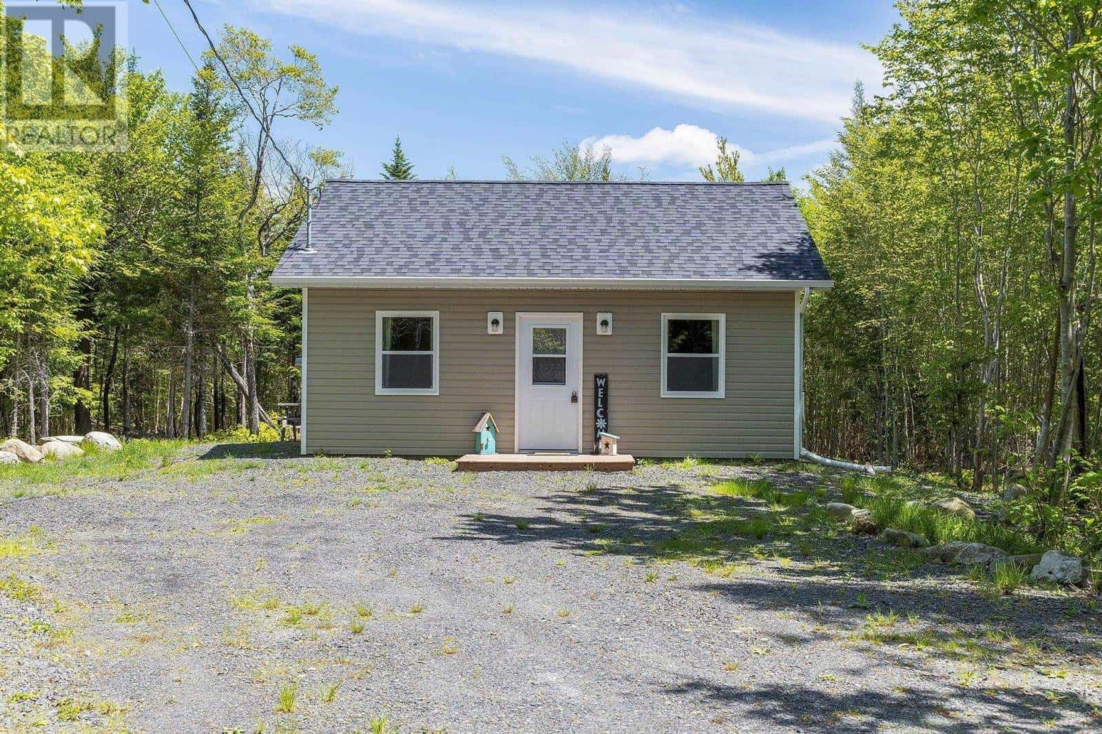 38 Joseph Street — Labelle, Nova Scotia - Photo 3 of 50