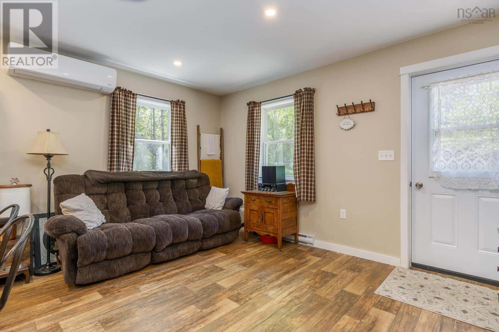 38 Joseph Street — Labelle, Nova Scotia - Photo 5 of 50