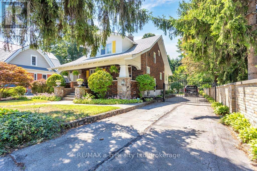 347 BROADWAY STREET — Tillsonburg, Ontario - Photo 2 of 35